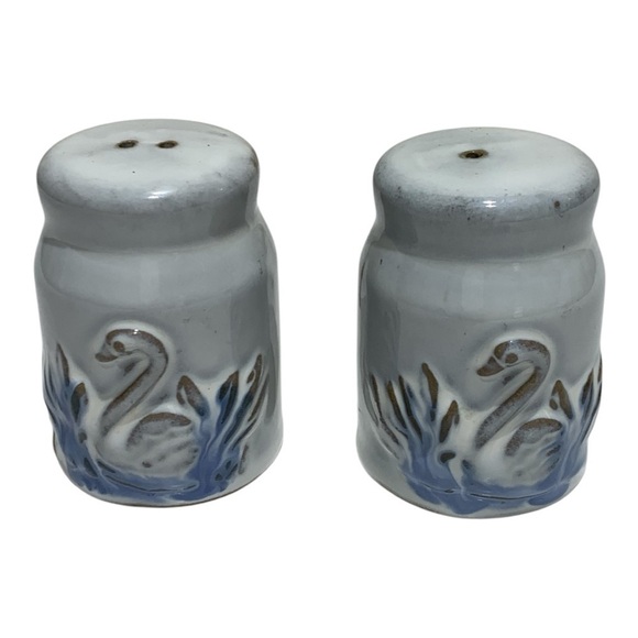 Vintage Ceramic Swan Salt & Pepper Shaker Set - Picture 2 of 4
